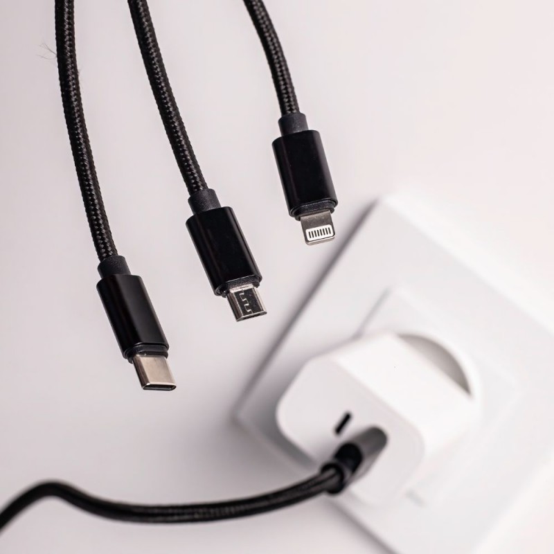 Maxlife кабел 3в1 USB - Lightning + USB-C + microUSB 1.0 m 2.1A черен найлон