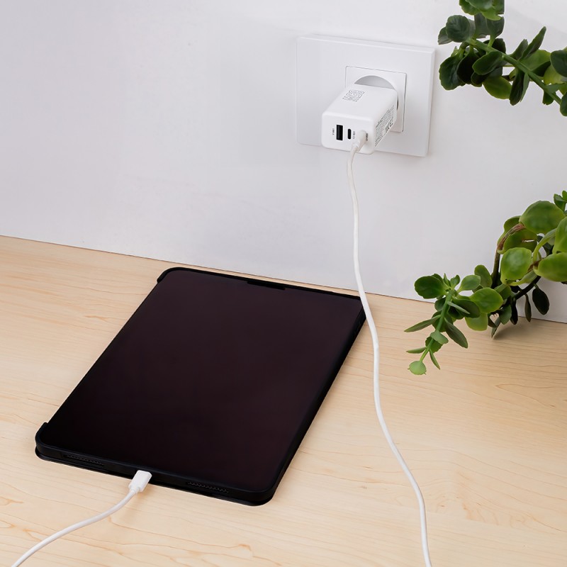Maxlife PD QC MXTC-08-65ACC мрежово зарядно 2x USB-C 1x USB 65W бяло