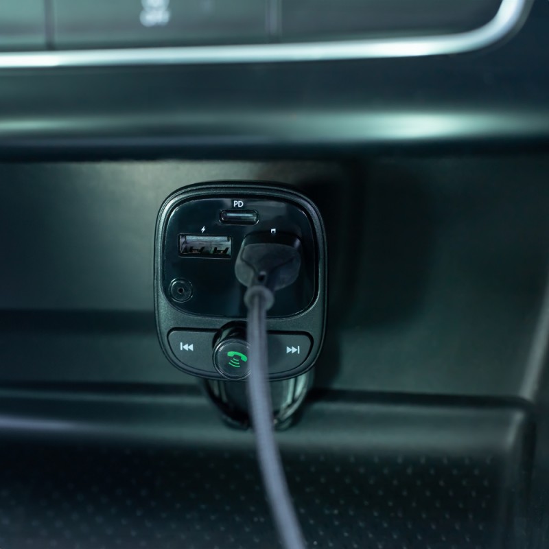 Forever transmiter FM BT 2 x USB-A 1 x USB-C PD 30W TR-370 czarny
