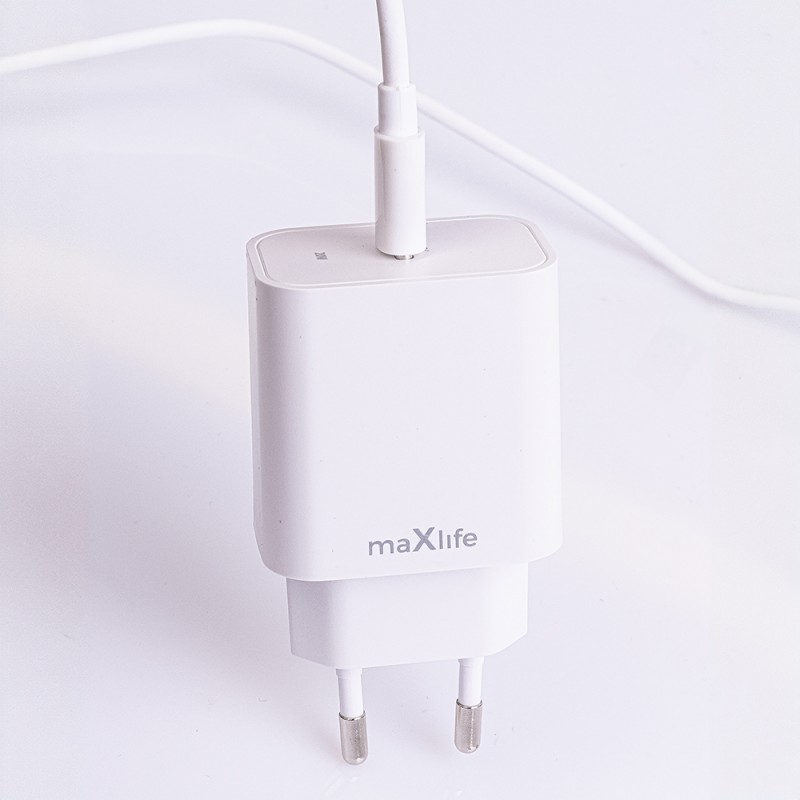 Maxlife PD QC MXTC-06-20C мрежово зарядно 1x USB-C 20W бял + USB-C - USB-C 20W кабел