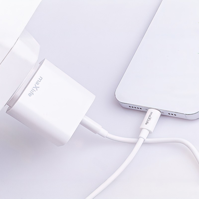 Maxlife PD QC MXTC-06-20AC захранващо зарядно устройство 1x USB-C 1x USB 20W бял + USB-C - USB-C 20W кабел