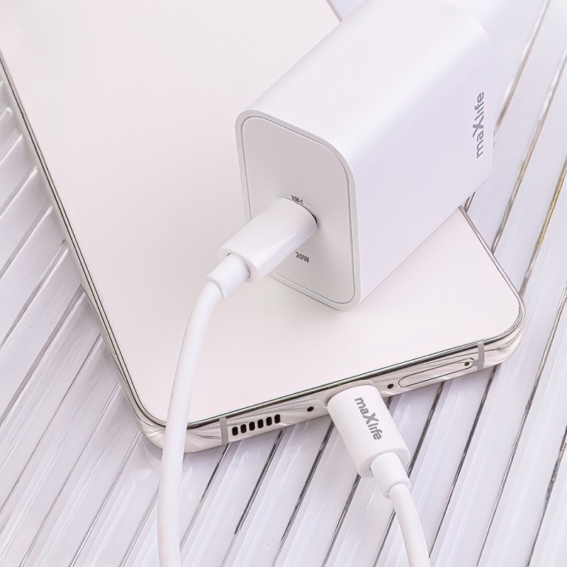 Maxlife PD QC MXTC-06-20C мрежово зарядно 1x USB-C 20W бяло + USB-C - Lightning 20W кабел