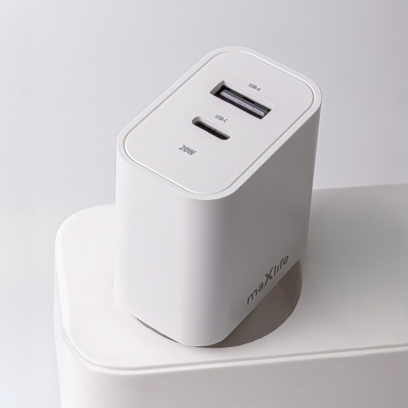 Maxlife PD QC MXTC-06-20AC захранващо зарядно 1x USB-C 1x USB 20W бяло + USB-C - Lightning 20W кабел