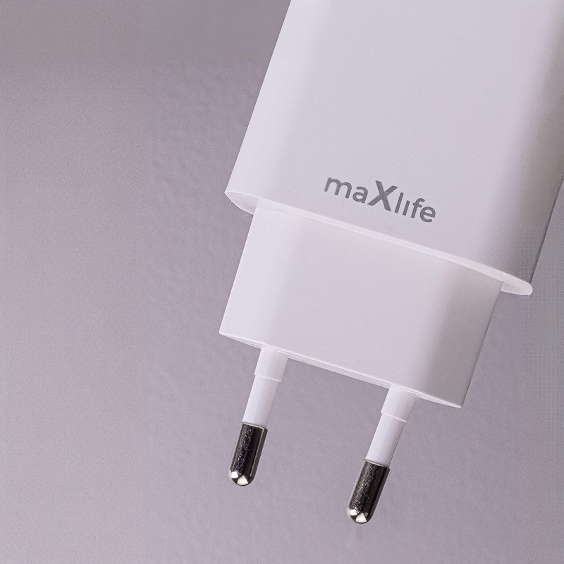 Maxlife PD QC MXTC-06-20AC захранващо зарядно 1x USB-C 1x USB 20W бяло + USB-C - Lightning 20W кабел