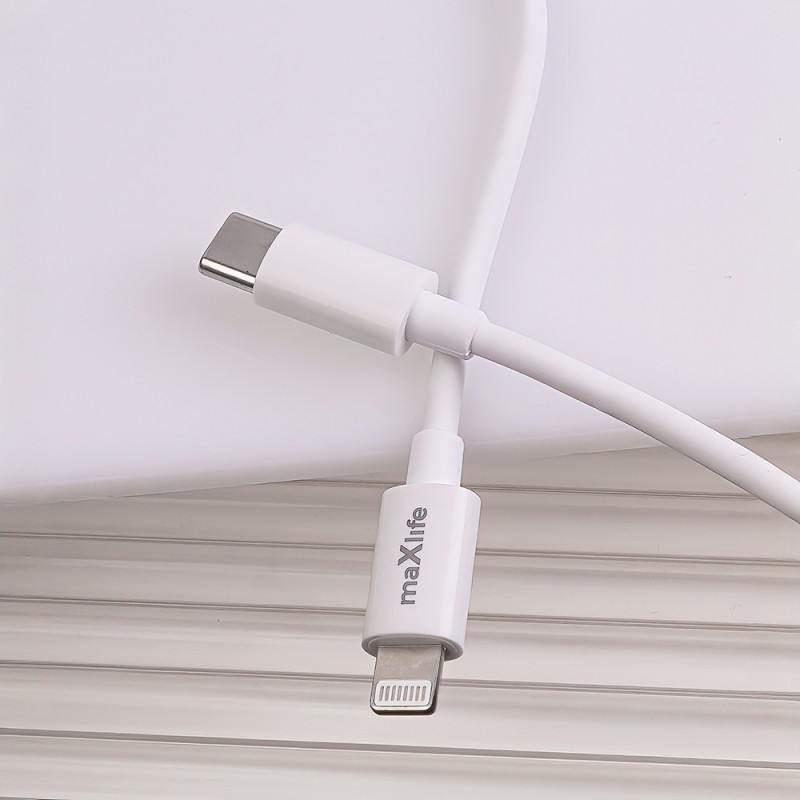 Maxlife PD QC MXTC-06-20AC захранващо зарядно 1x USB-C 1x USB 20W бяло + USB-C - Lightning 20W кабел