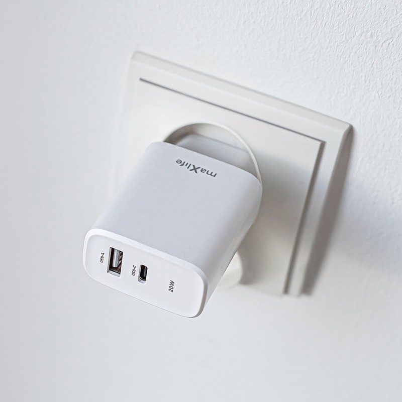 Maxlife PD QC MXTC-10-20AC мрежово зарядно устройство 1x USB-C 1x USB 20W бяло