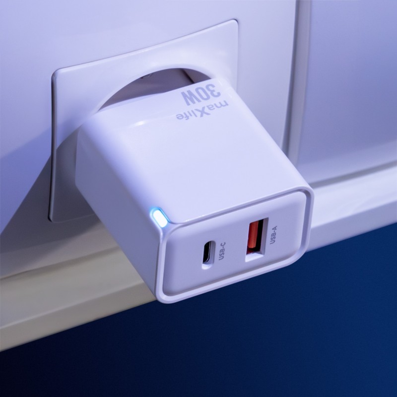 Maxlife GaN PD QC стенно зарядно устройство MXTC-09-30AC 1x USB-C 1x USB 30W бяло