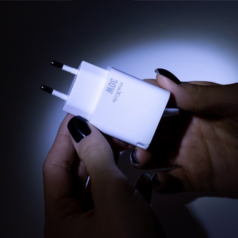 Maxlife GaN PD QC стенно зарядно устройство MXTC-09-30AC 1x USB-C 1x USB 30W бяло