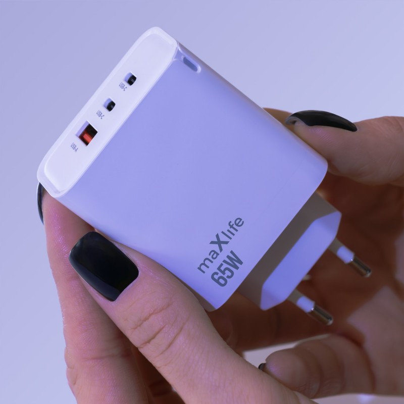 Maxlife GaN PD QC стенно зарядно устройство MXTC-09-65ACC 2x USB-C 1x USB 65W бяло